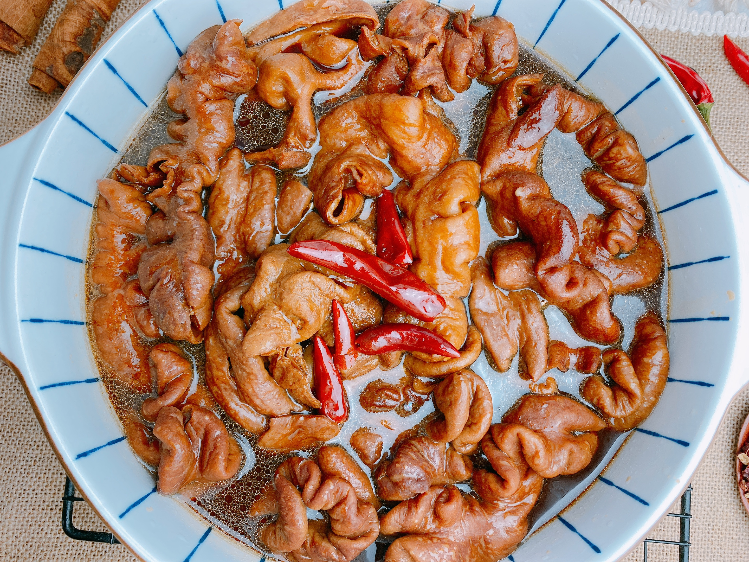 分享秘制卤肥肠,30年老配方,鲜香入味,没有异味,看着直流口水