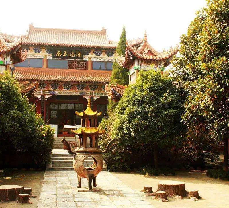 夜登澧州彭山思王祠