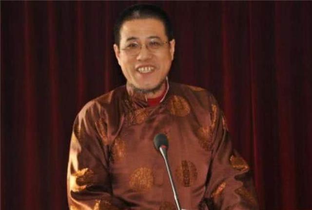 乾隆7世孙爱新觉罗·恒绍,身穿皇帝龙袍祭祖,你怎么看?