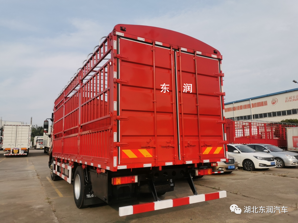 单桥6.8米仓栅半挂车助力卡友高效运营