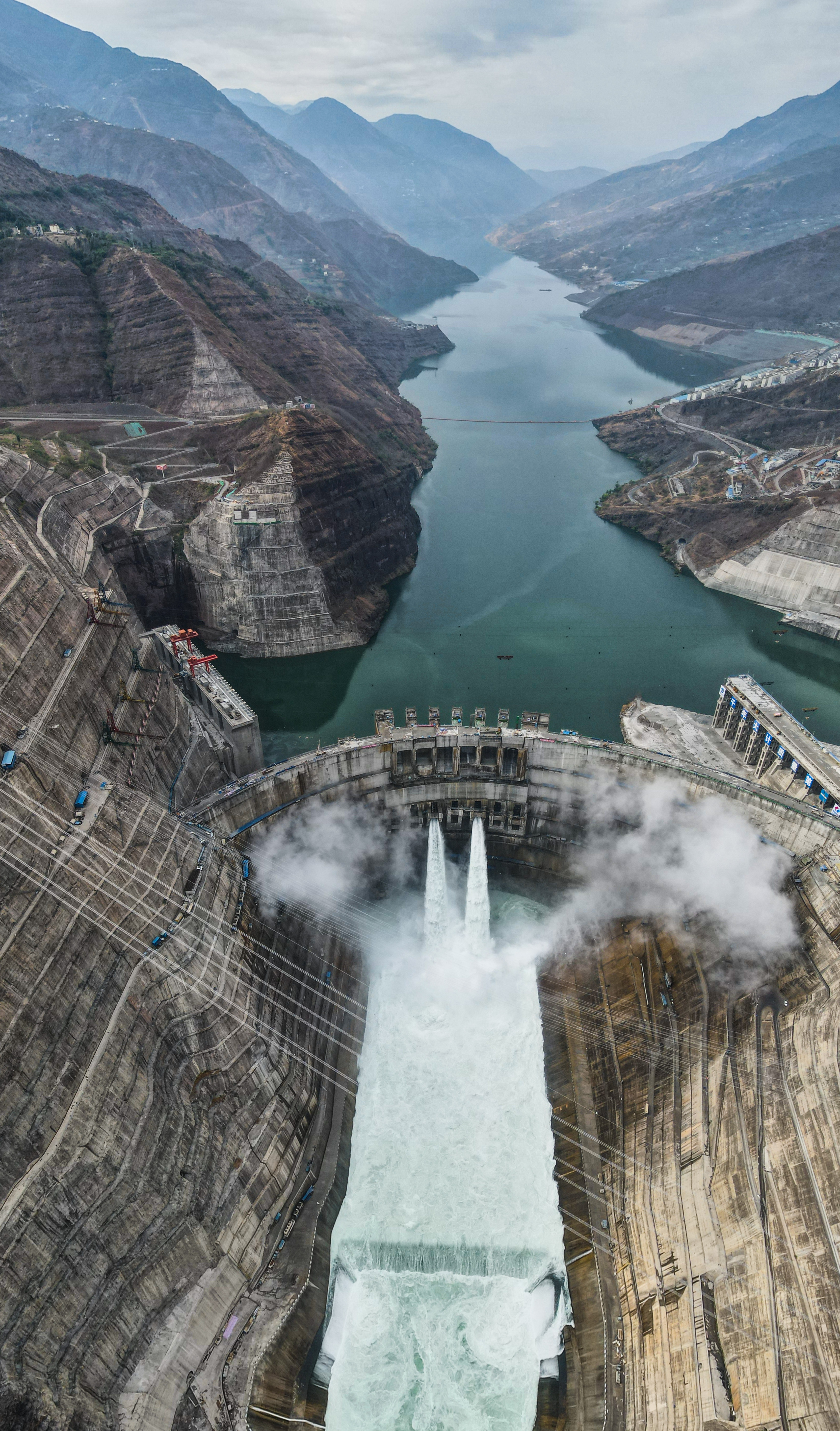 白鹤滩水电站坝高图片