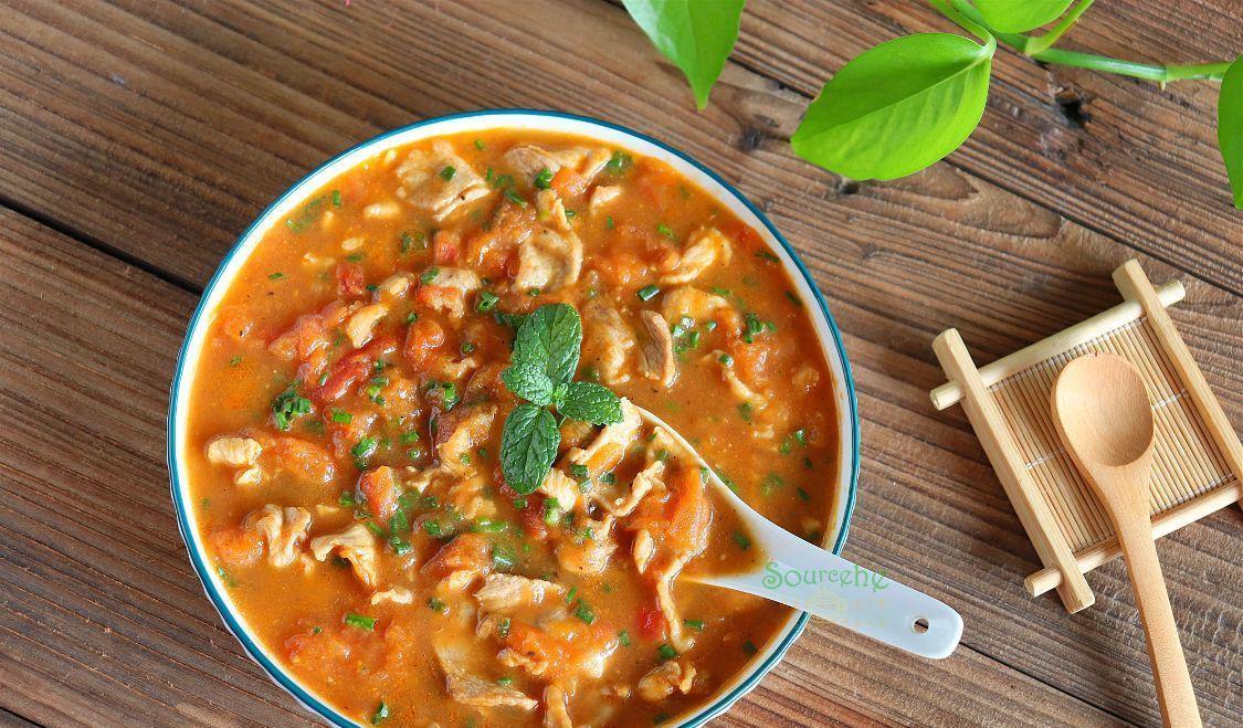 煮西红柿肉片时,多加一味调料,肉香鲜美,酸甜可口,暖心暖胃