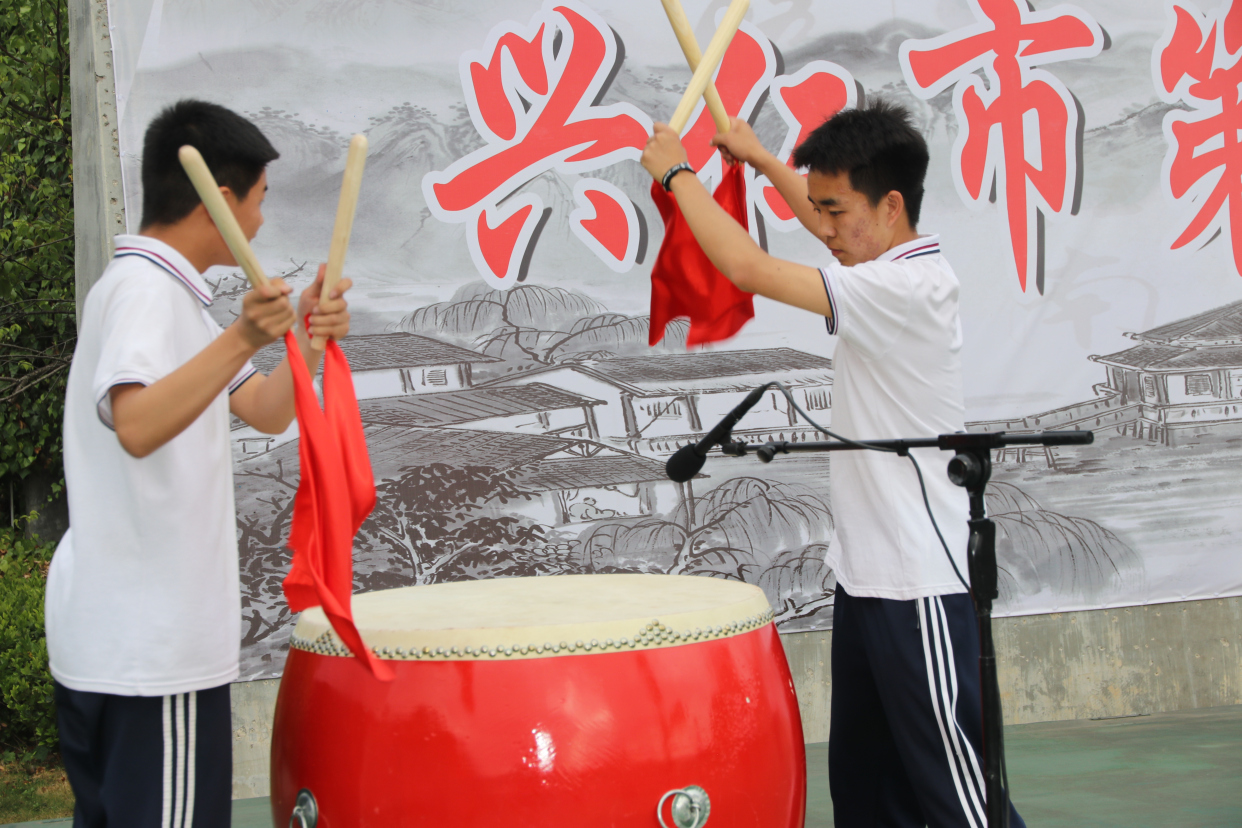 兴仁市第一中学举办第三届经典诵读大赛