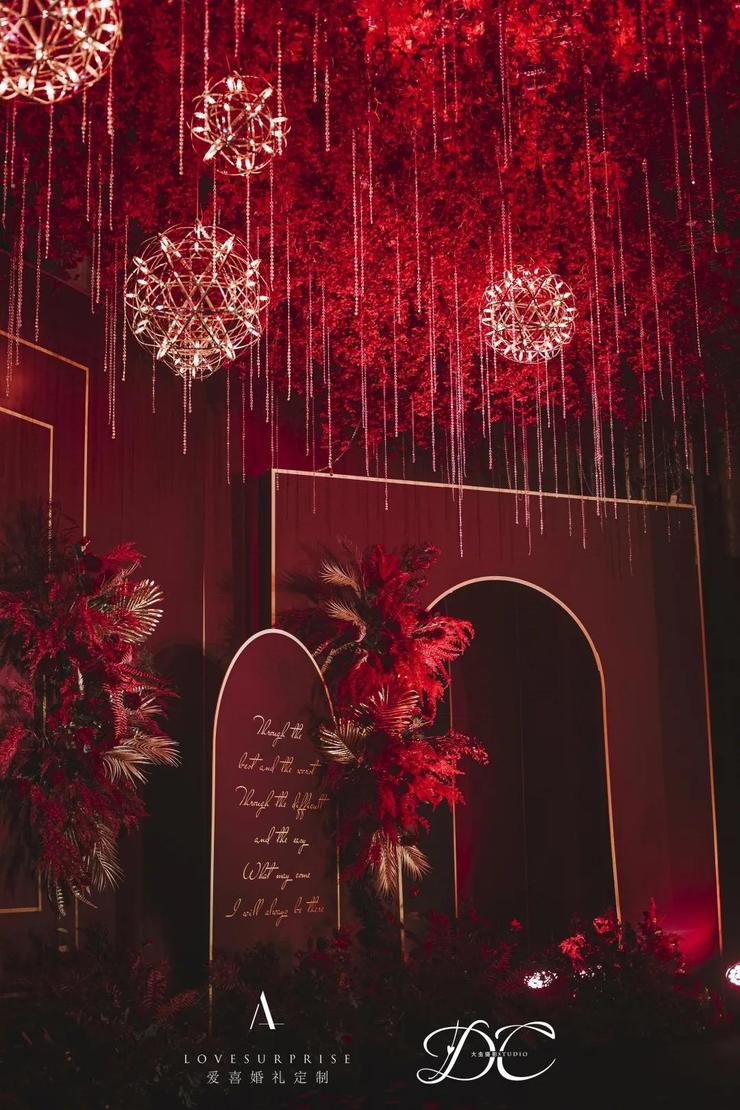 华丽大气的红金色系婚礼