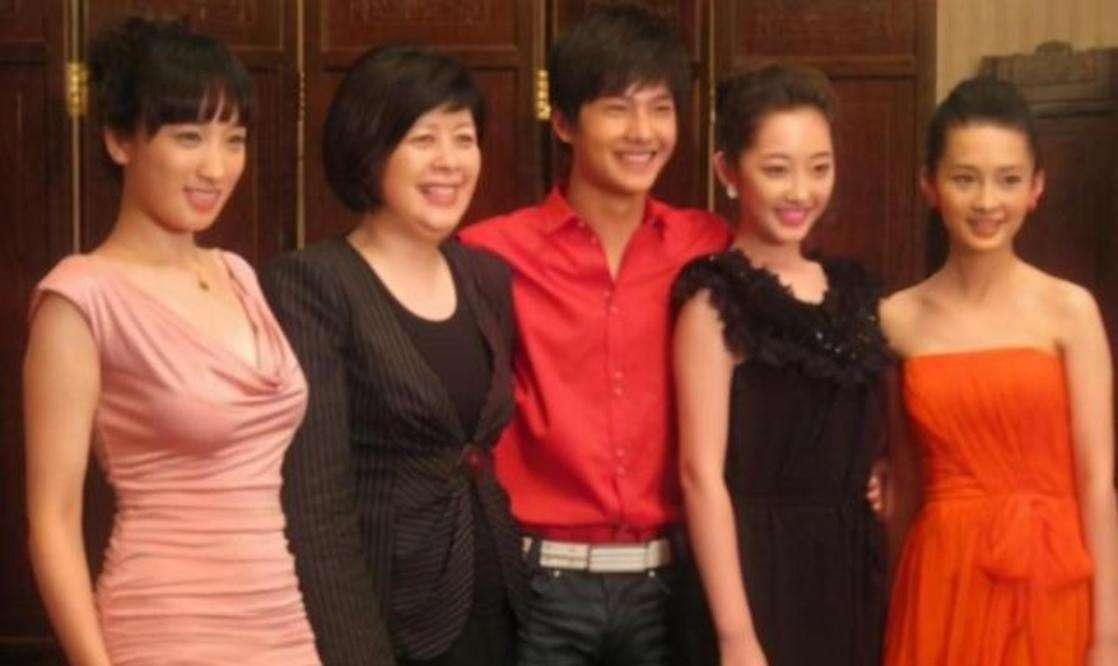 王京花:丈夫是董志华,儿子身家1.6亿,事业家庭两不误