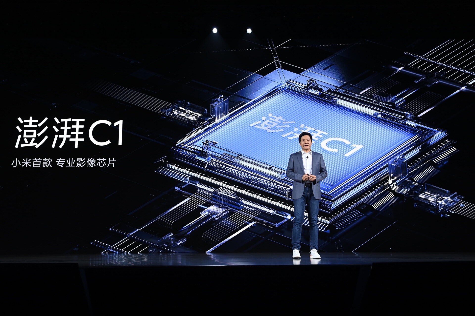 小米新旗舰未售先火,预约量达4万台,网友:买得起