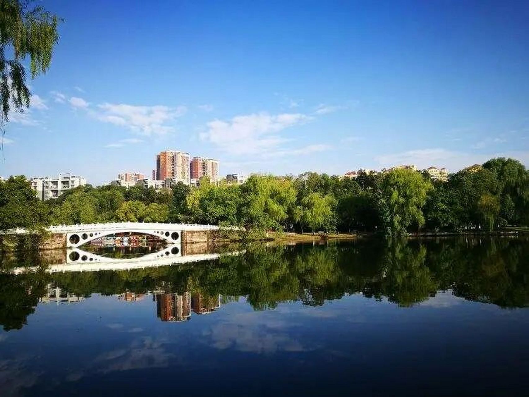 四川省德阳市罗江区白马关镇的景区,拥有丰富的历史人文资源.  白马关