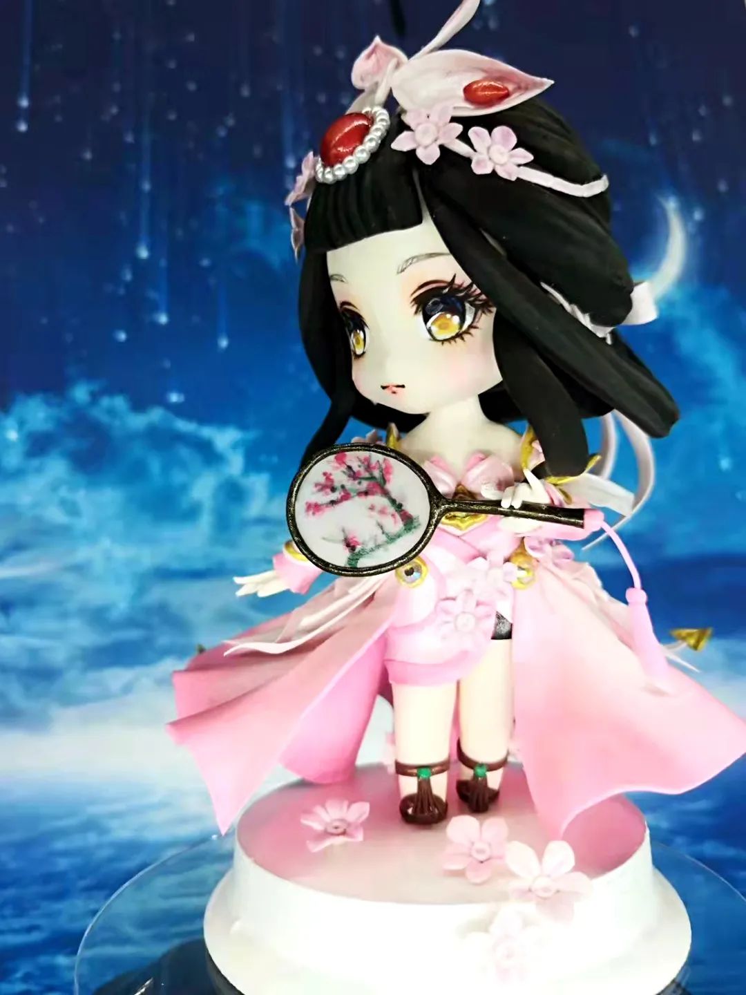 甘肃乡村教师郑冠军用粘土打造二次元手办