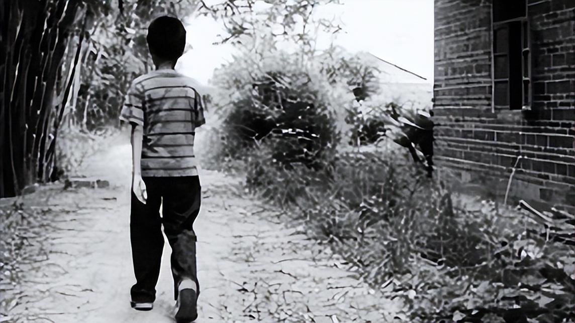 2014年,吃了7年野草的广西男孩获捐500万,拿到钱后他又做了什么