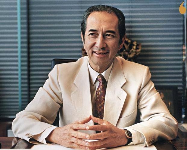 "澳门教父"崩牙驹,枪指何鸿燊,逼走向华强,现在情况如何?