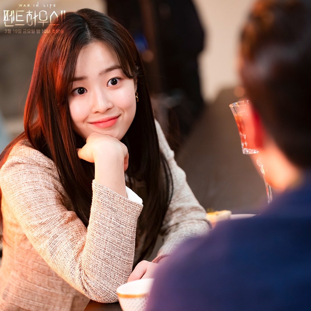 《顶楼》各主角精神状态如何?精神科医生:她们急需接受心理治疗