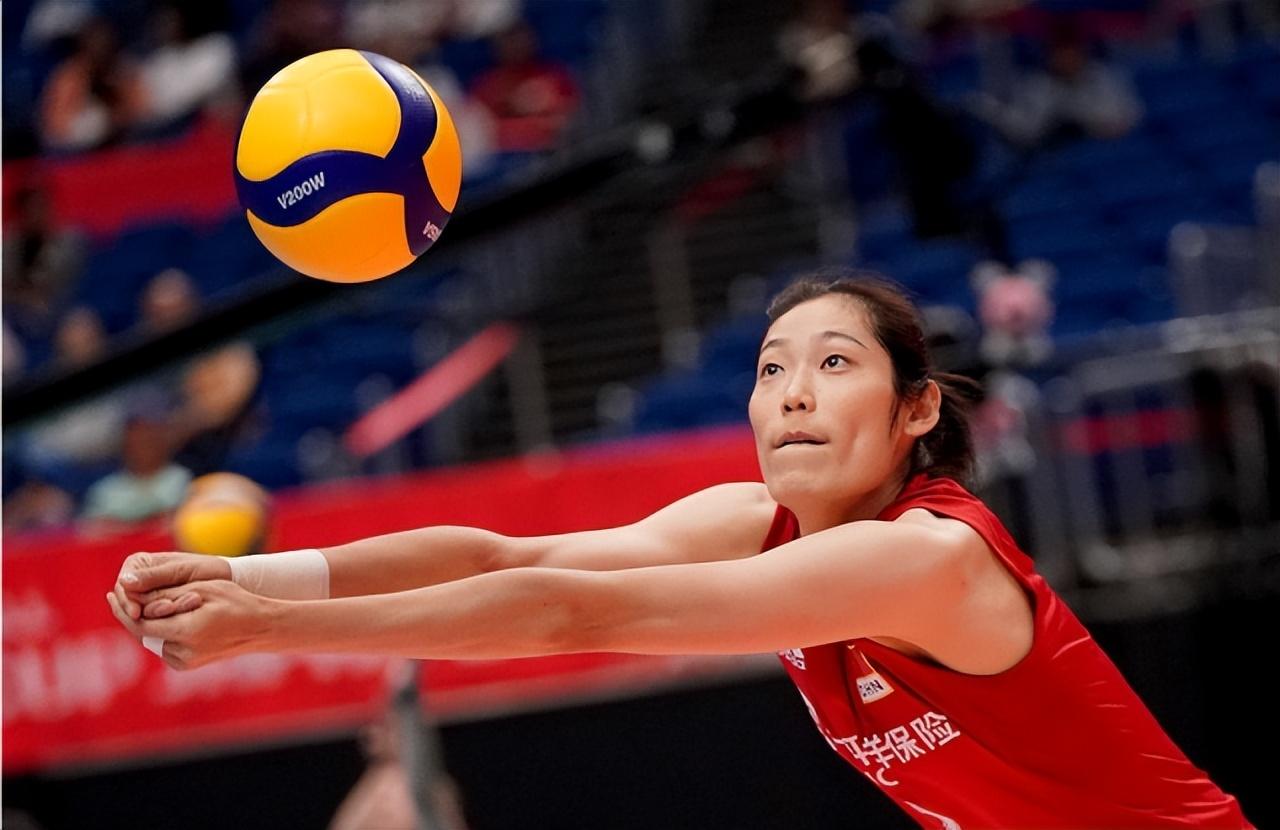 排球名宿汪嘉伟曾点评女排:球星不应该退役太早,或是暗指2人