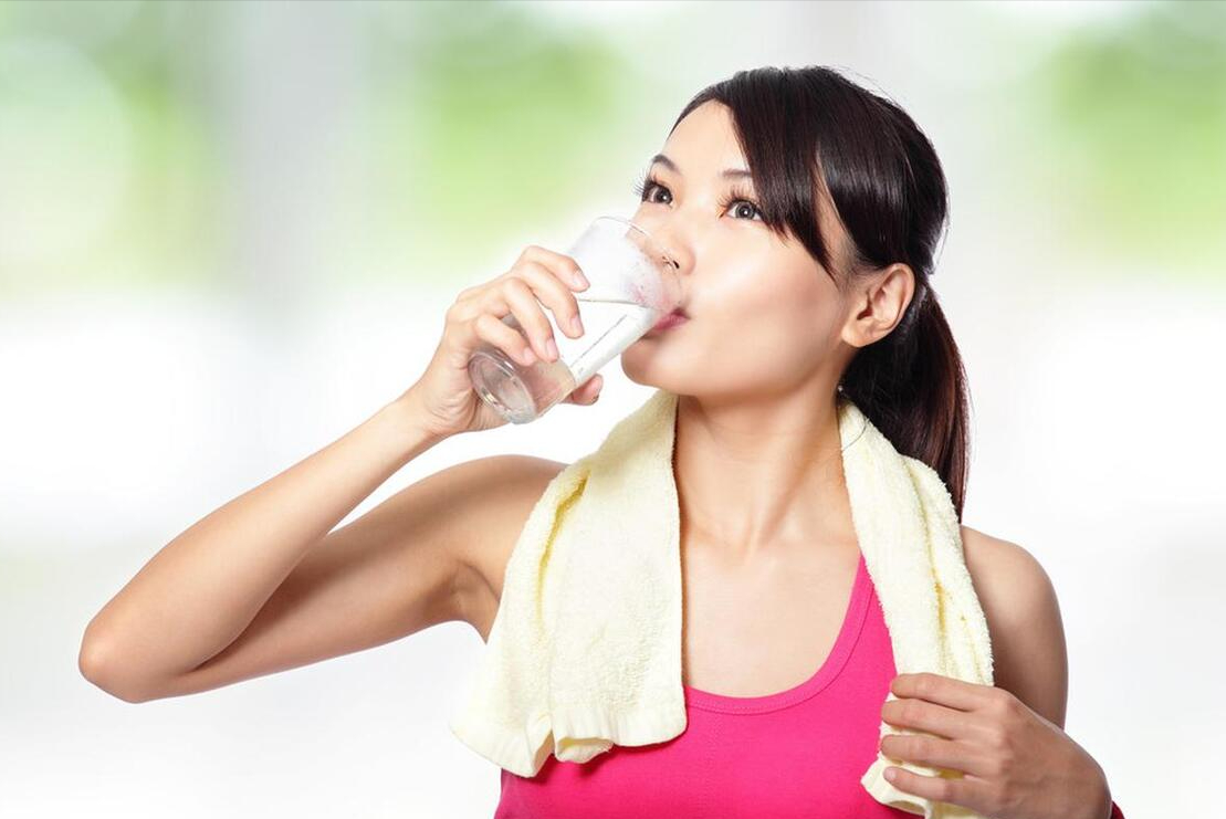 夏天喝水要小心不然危及生命医生水中毒不可小觑