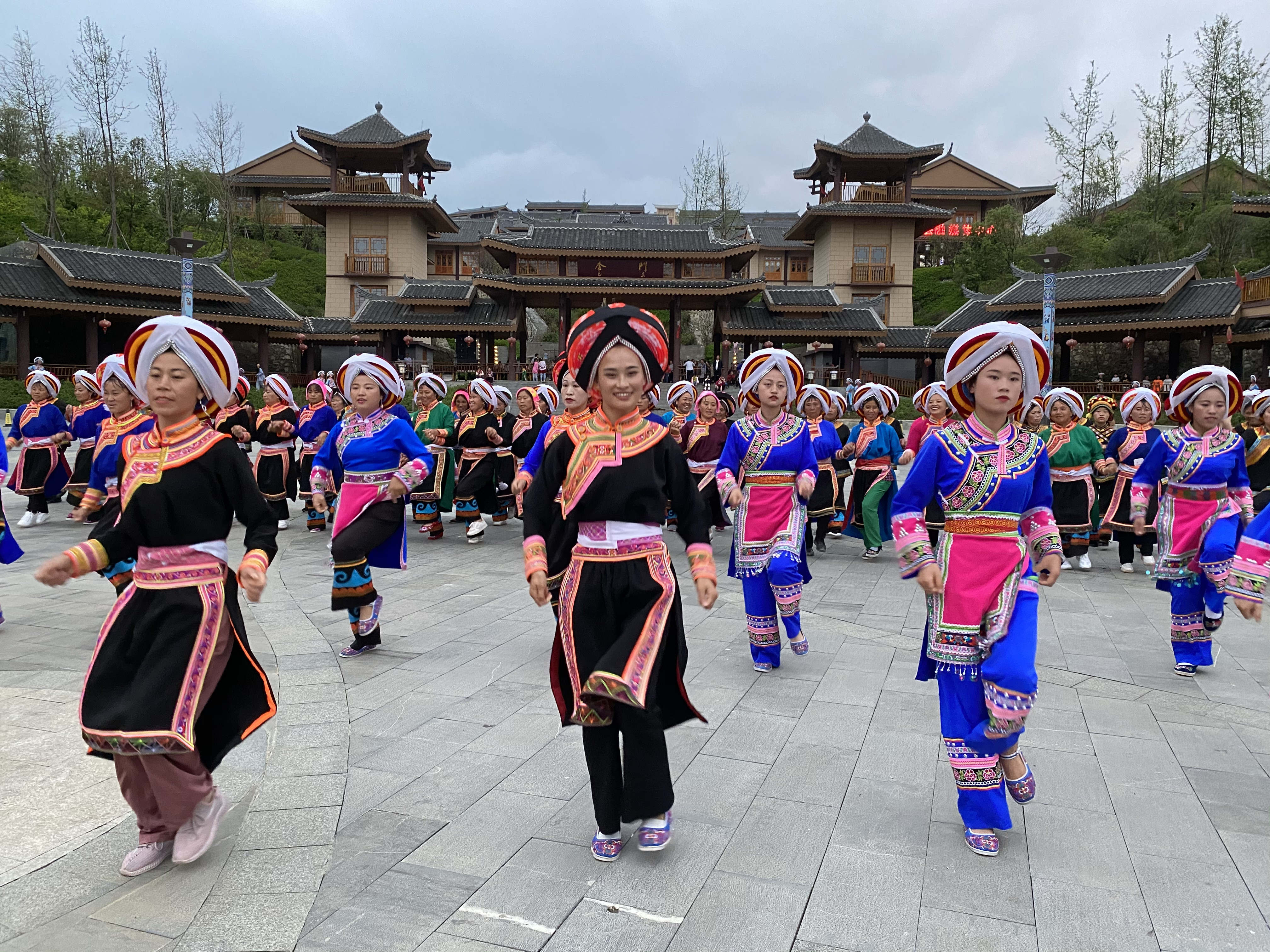 阿妹戚托:大山里的"非遗"助搬迁群众稳得住(1)