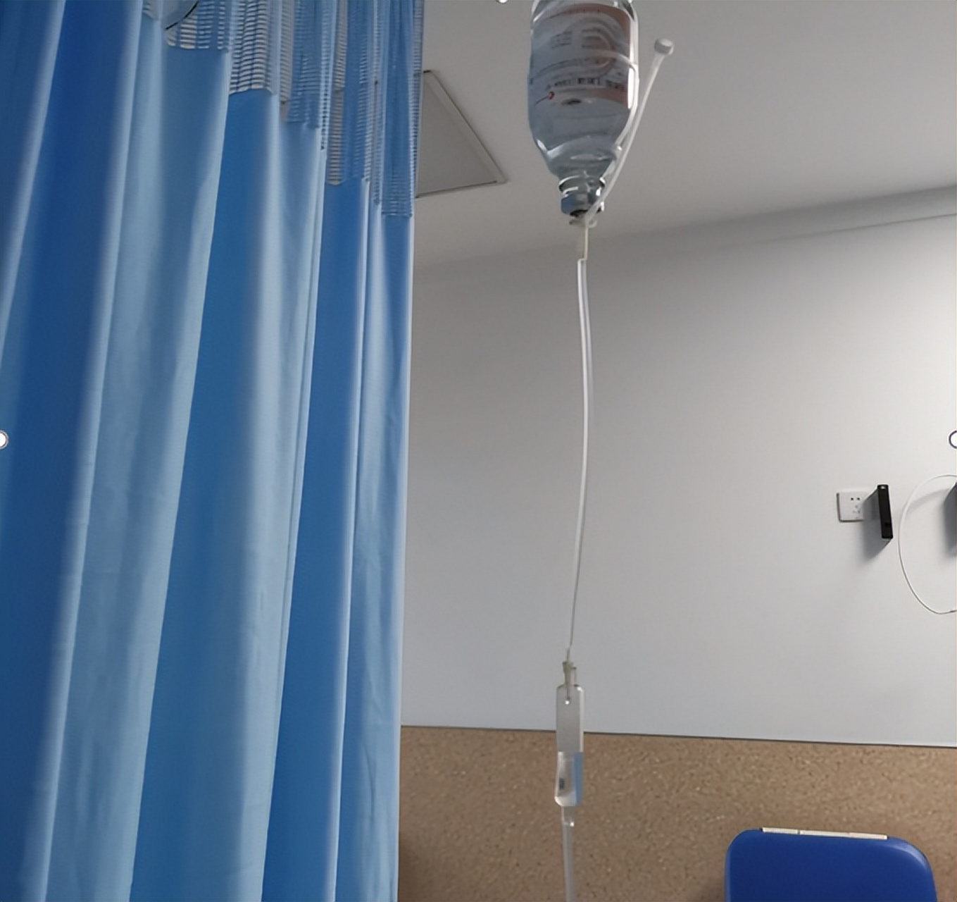 最近我生病住院了,发了个朋友圈,亲朋好友知道后都来看望我,结果老公