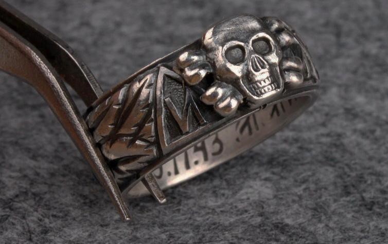 纳粹党卫军象征至高荣誉的骷髅戒指