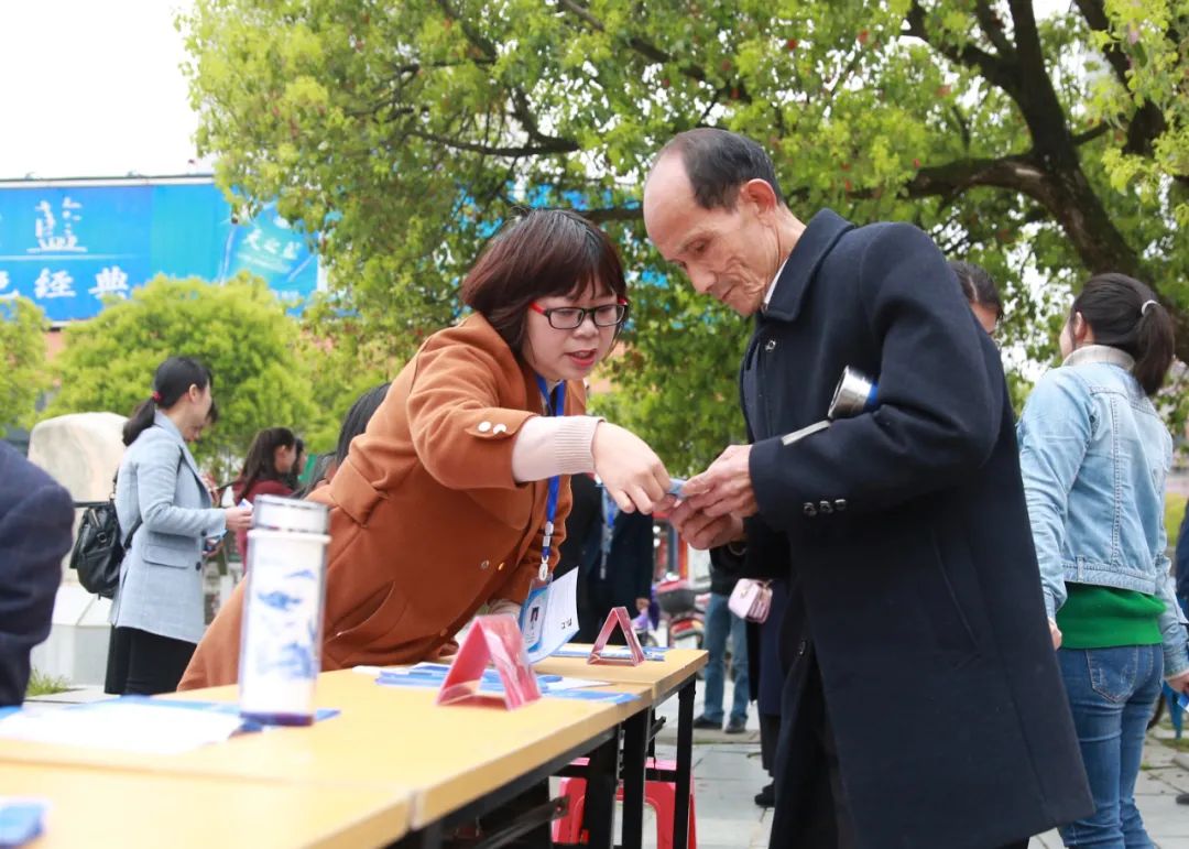 县医保局局长鲍亚华:落实县第十四次党代会精神