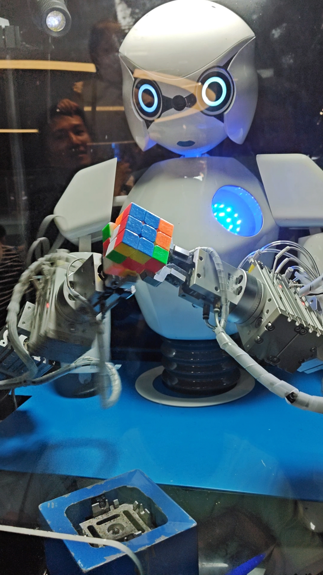 机器人解魔方,速度与激情!