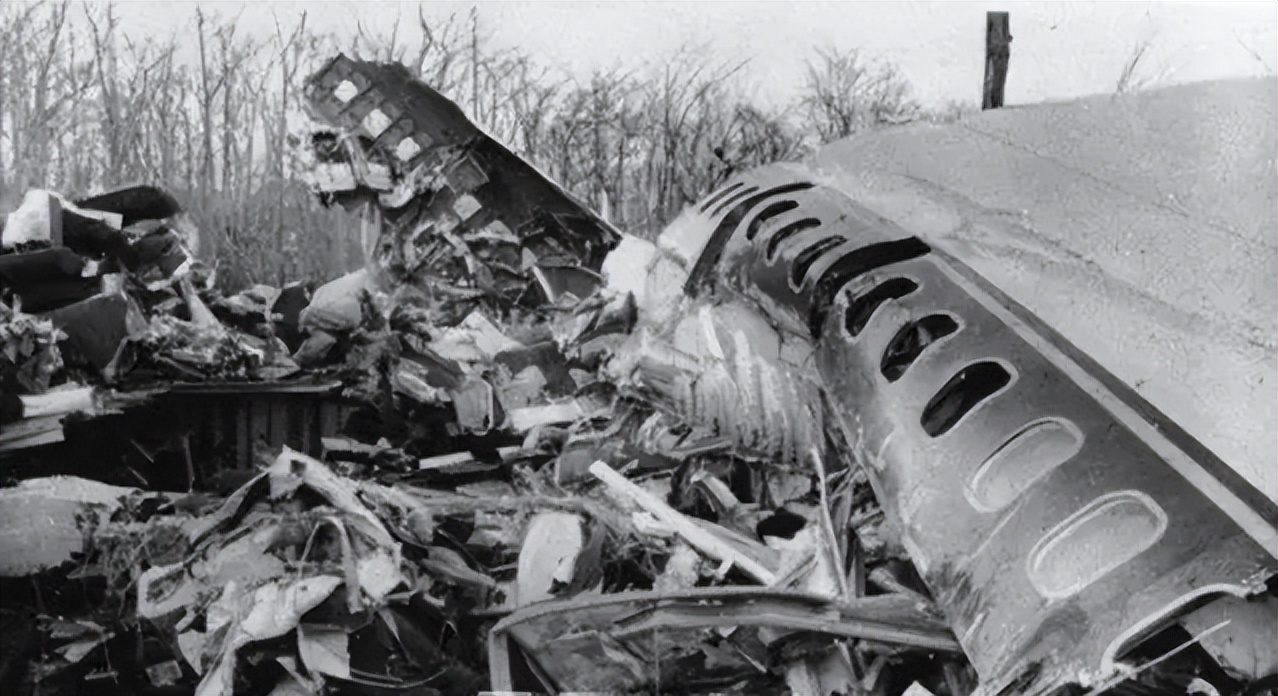 历史上死亡人数最多的一次超级空难,一架搭乘了524人的波音747飞机