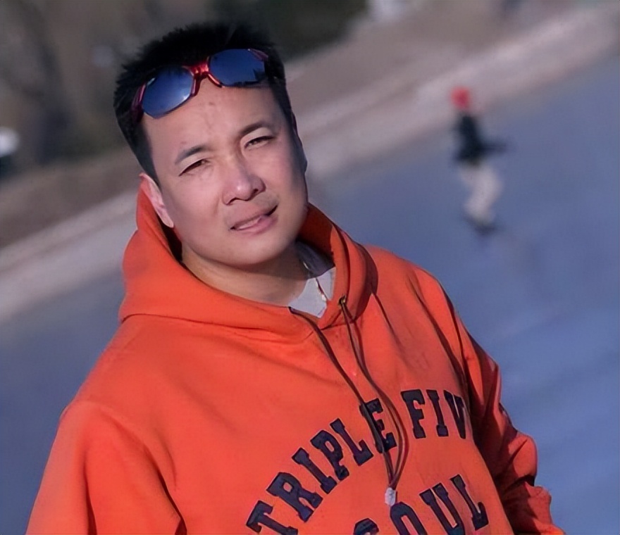 "燕舞小子"18岁红遍全国,却在最红时入狱4年,如今无戏可拍