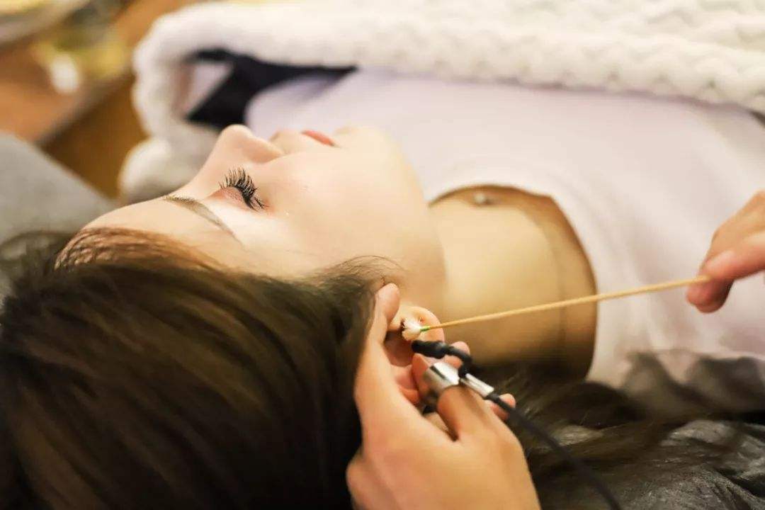 "采耳"披着合法外衣,提供"不正经服务",相关部门:不许躺采