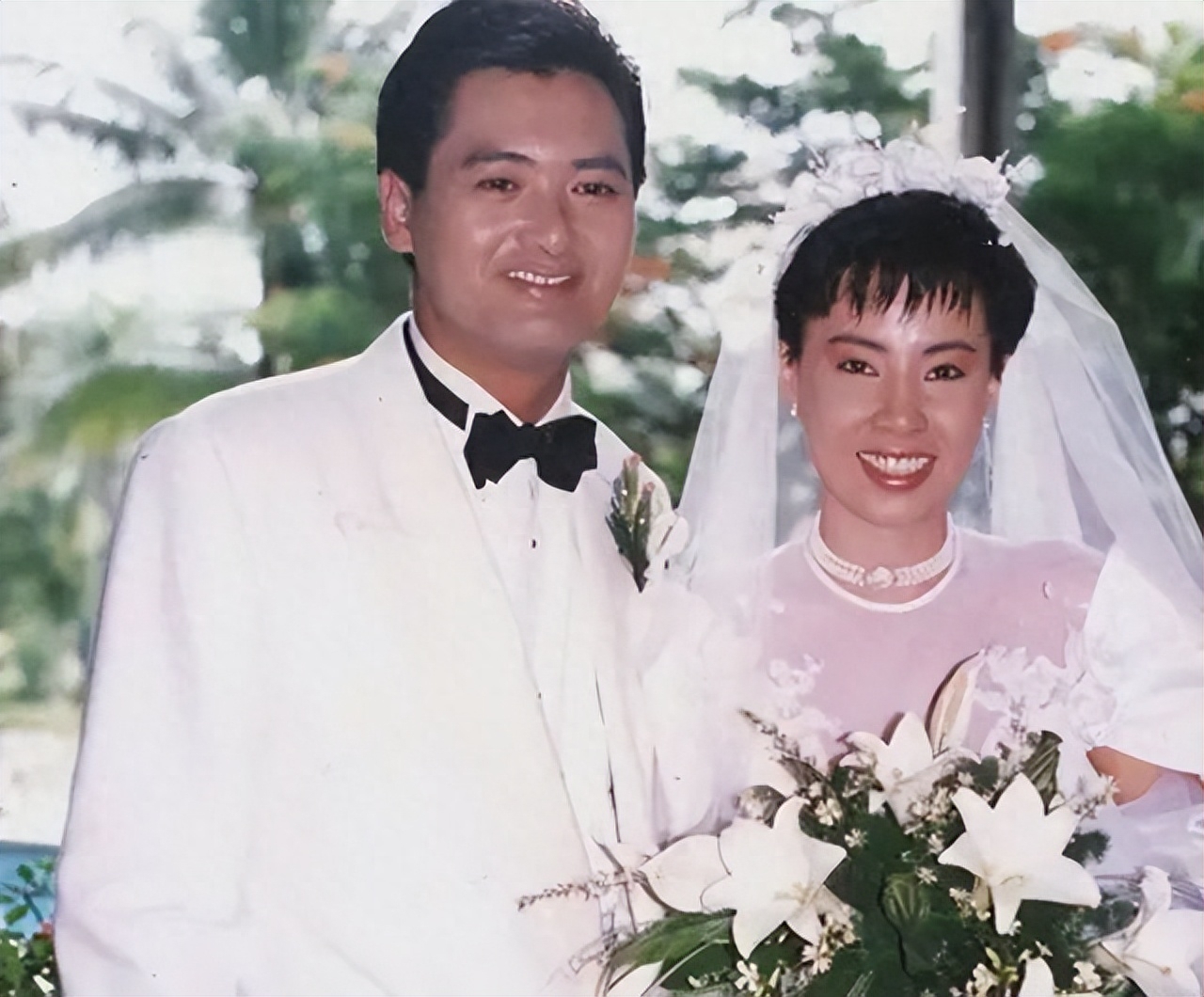 在80年代,周润发的绯闻不断,他与多位当红女星被传有不正当关系,一度