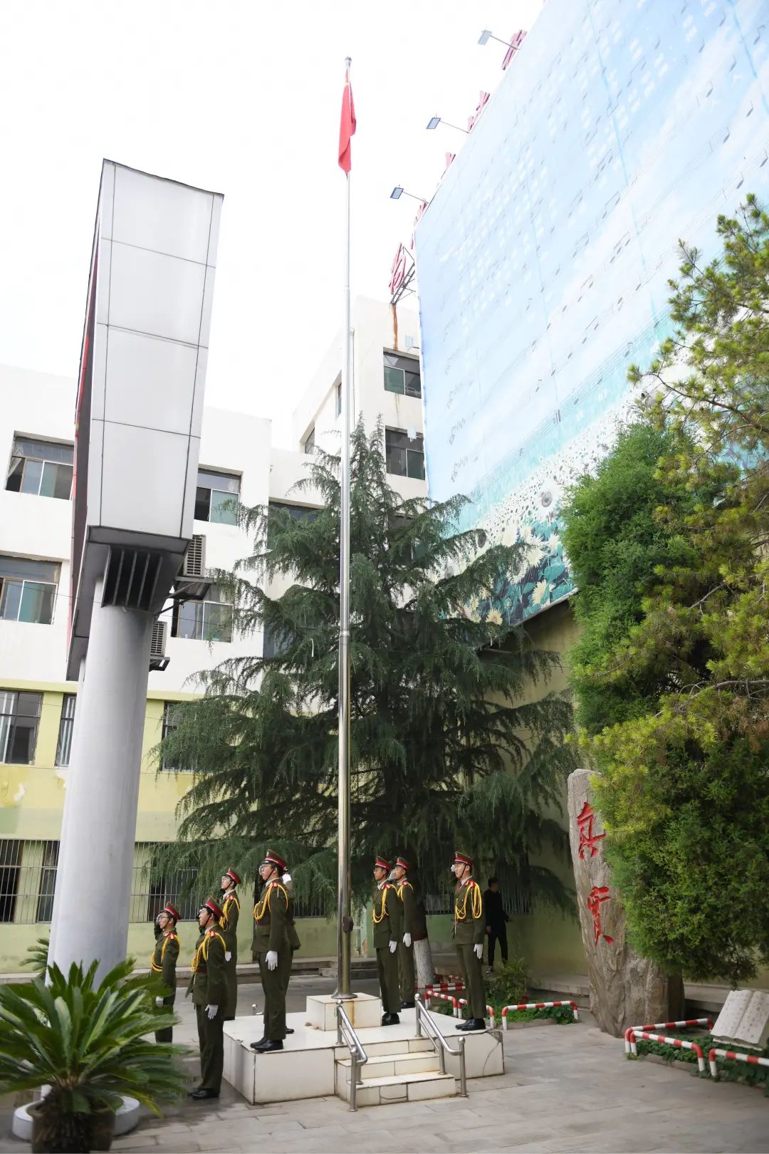 忻州师院附中举行2023届高三学子在校最后一次升国旗仪式