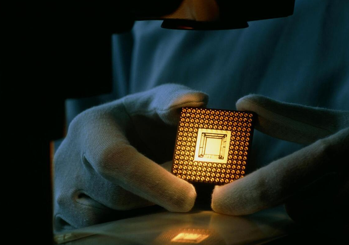 中方出口管制打破美欧对华芯片封锁!荷兰政府为何不愿顺从美国?