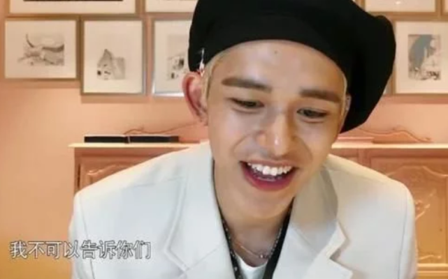 《奔跑吧》黄旭熙全程戴帽子出镜,看到他头发颜色后,审核太严格