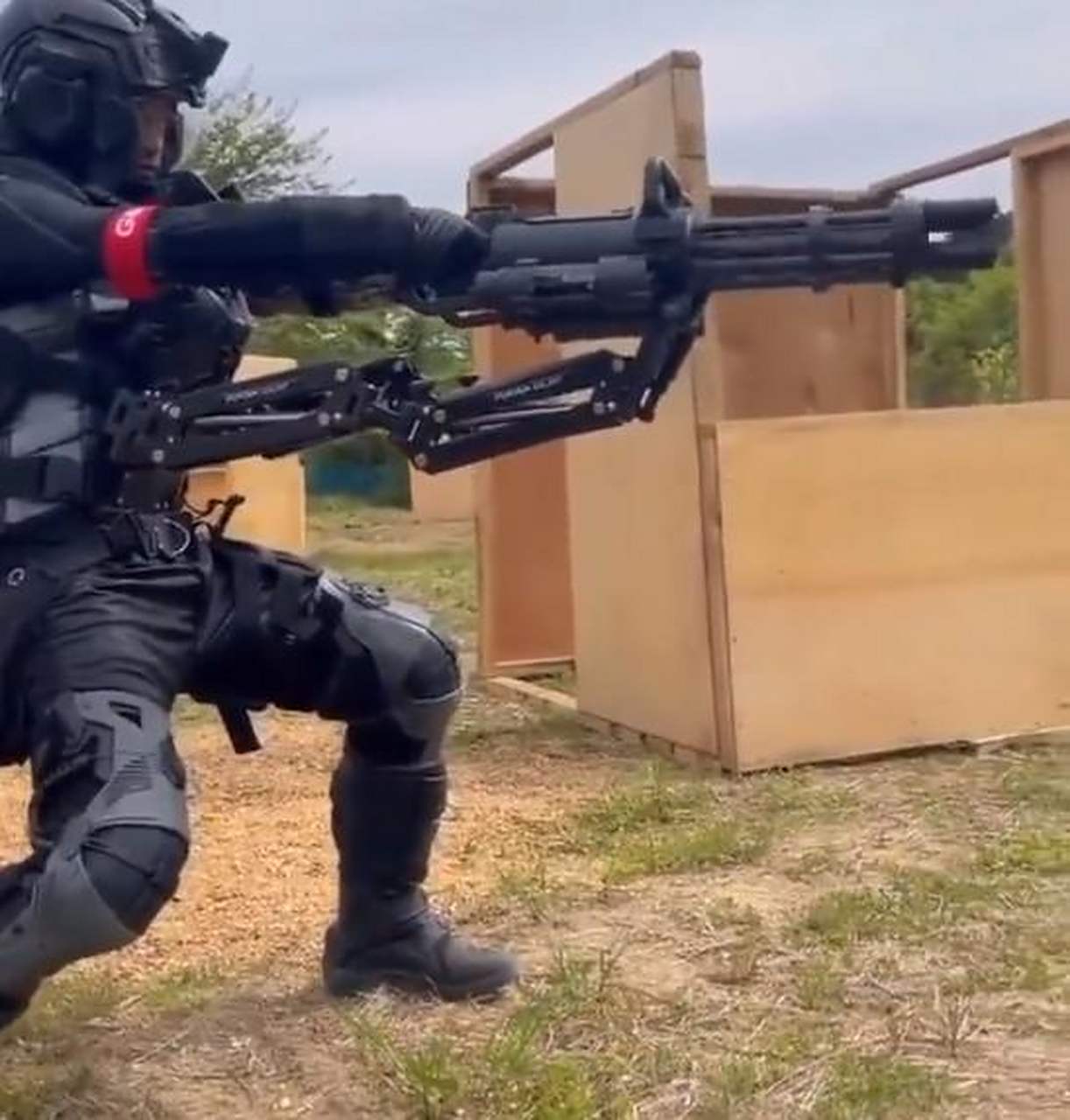 一手一把加特林,见人就突突!