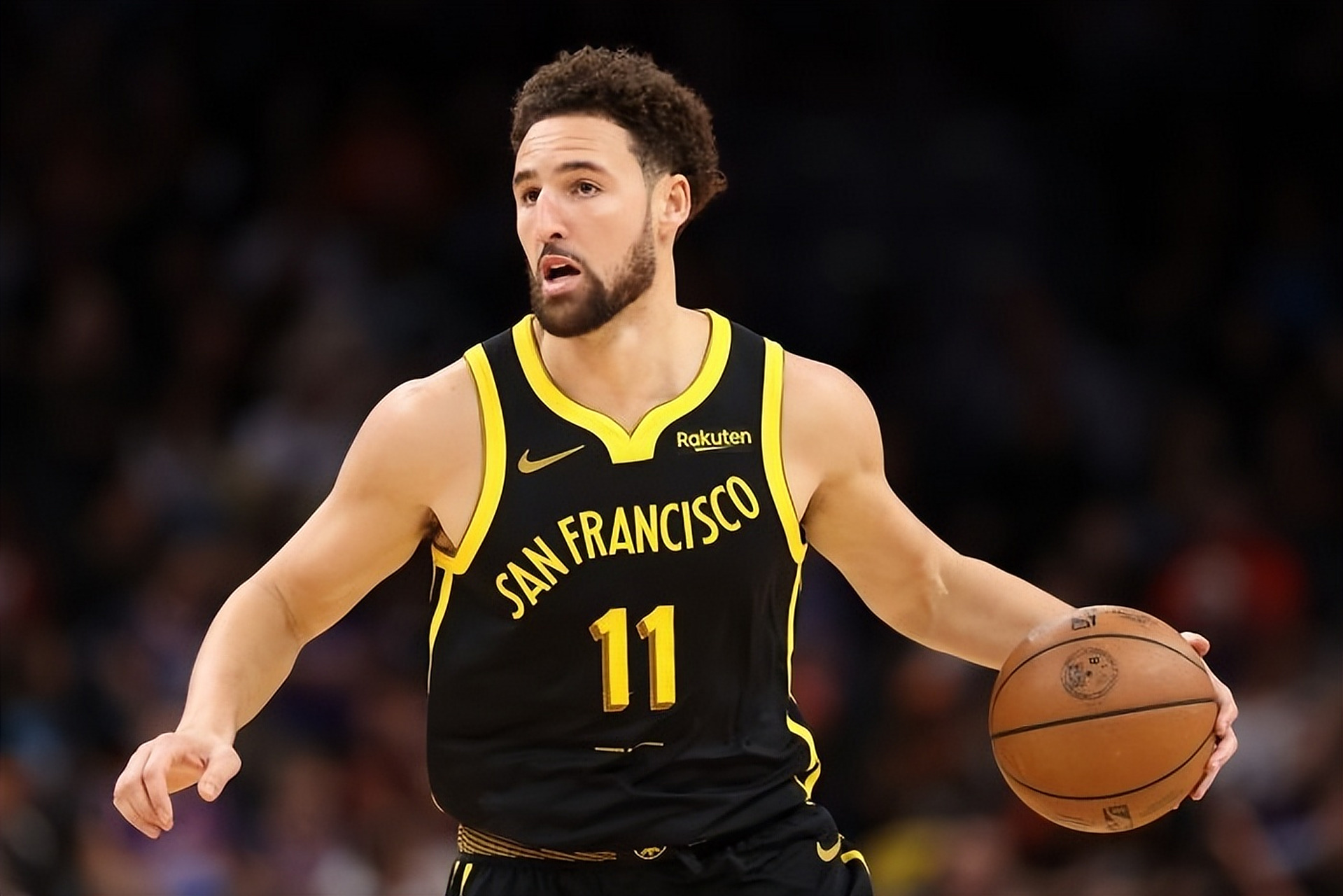 勇士仍在寻找阵容组合,克莱·汤普森的表现有所改善.