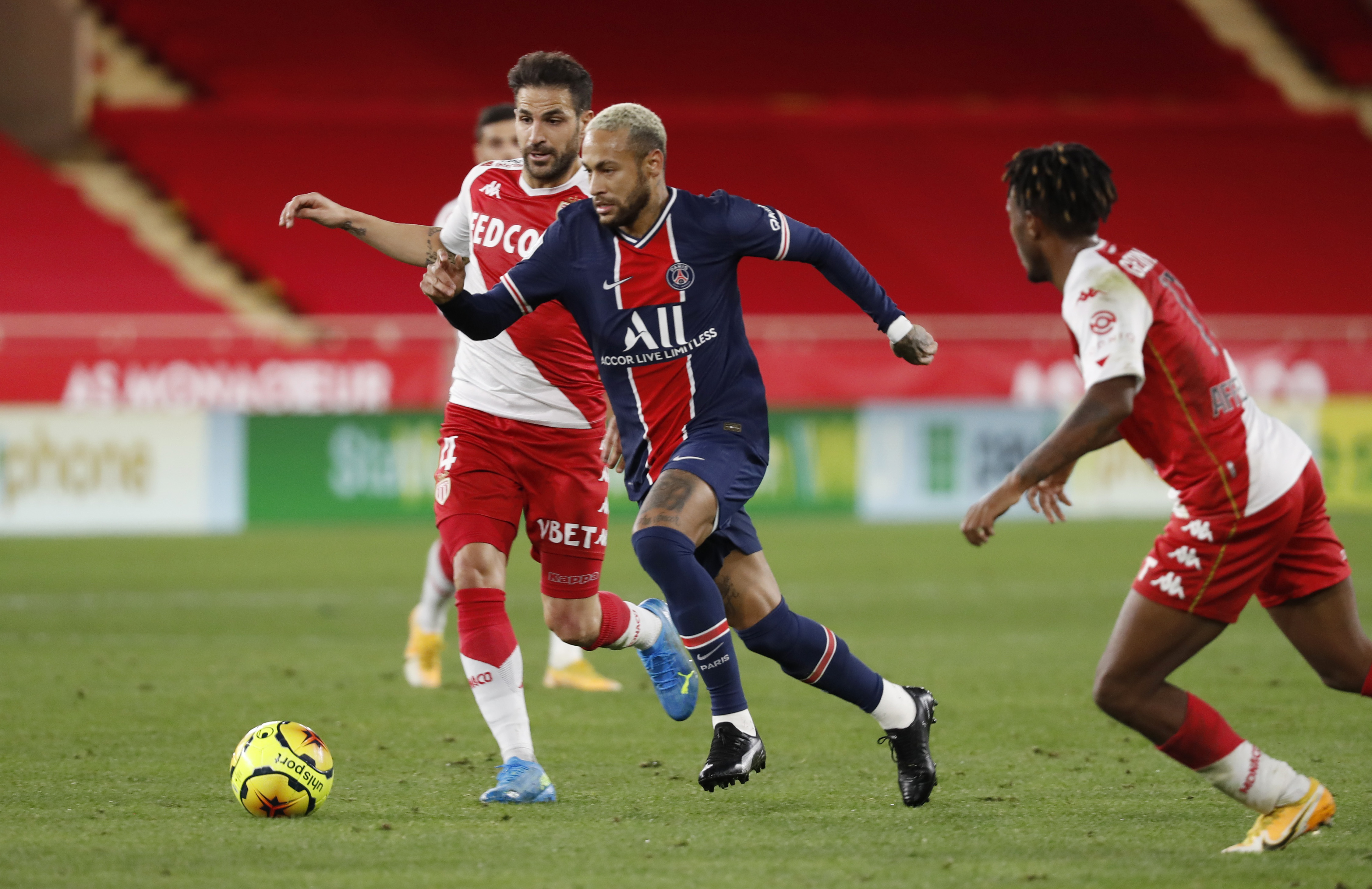 足球——法甲:摩纳哥胜巴黎圣日耳曼