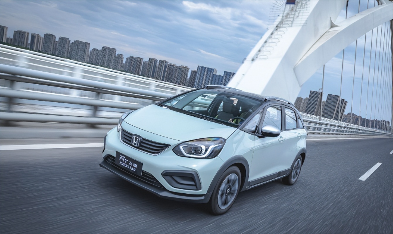 新款本田飞度曝光,换装新1.5l发动机,sport版新增魔术座椅?