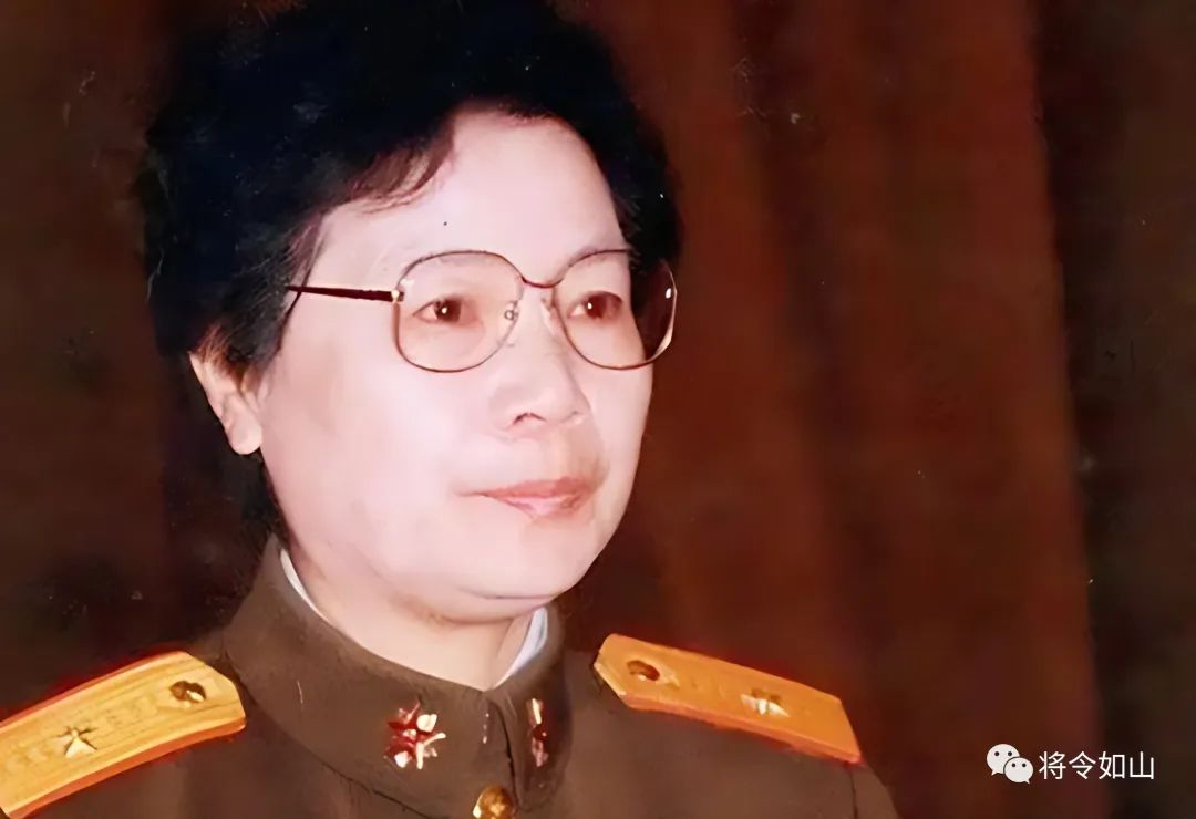 1934年被捕入狱,她是中国第一女中将,父亲是开国元帅