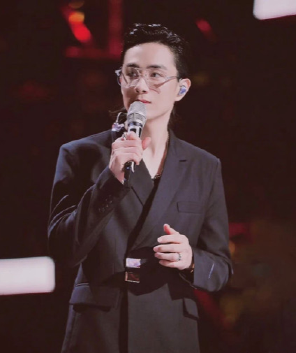 《披荆斩棘的哥哥》李承铉太撩了!戚薇到底如何让他这么痴迷?