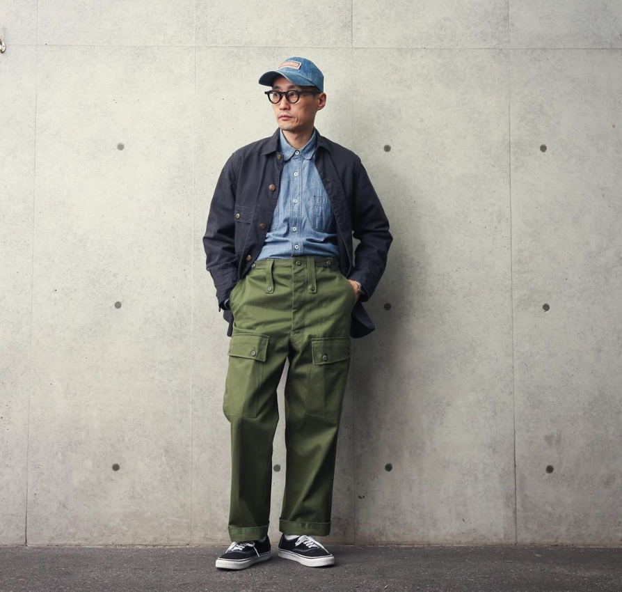 "工装风"很适合男士的一种风格,这样穿简单易学,型男范十足