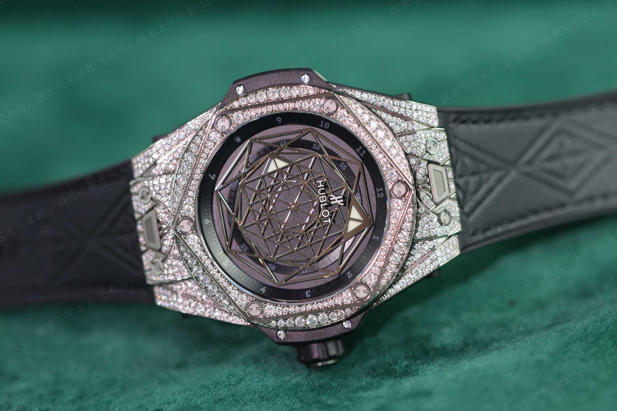 宇舶大爆炸满钻刺青腕表——艺术与钻石的完美结合