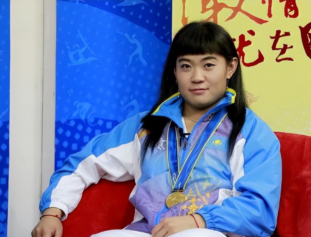 记得举重名将姚丽吗?奥运夺冠后否认是中国人,惨遭禁赛后被耻笑