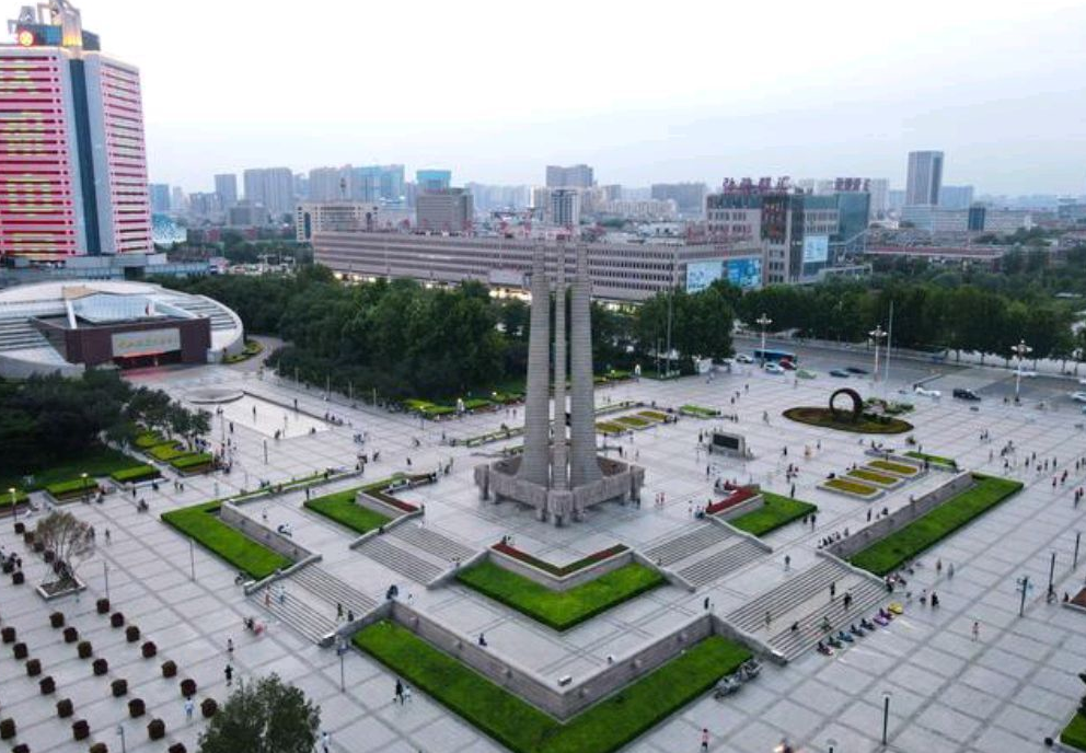 中国有9个国家中心城市:南京,唐山,长沙,哈尔滨,全都未入选