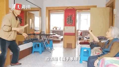 热点|56岁儿子回应陪八旬母亲打球，称孝心不能等，网友：真的让人感动