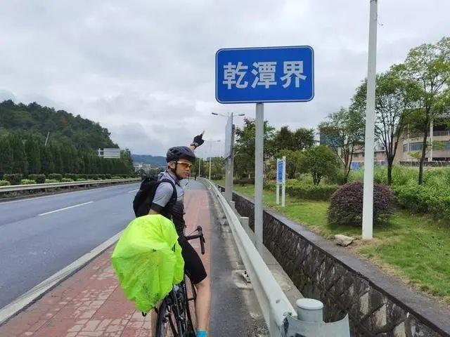 热点|初二男生长假带作业骑行395公里！自己定计划，筹钱完成旅行