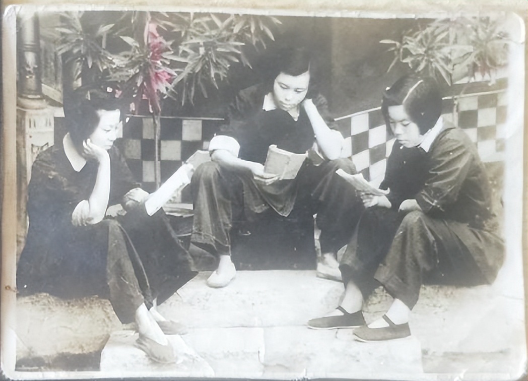 八十年代的年轻人,淳朴真诚但是有活力,就像路遥笔下的孙少平