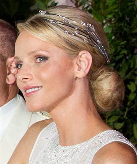 夏琳王妃"不可思议"的婚礼王冠:标志着"非凡"时刻