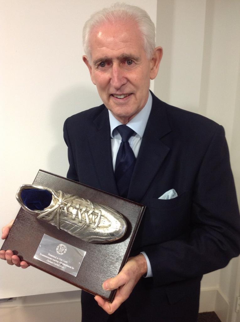 切尔西把博内蒂骨灰葬在球场球门后面与奥斯古德共同守护蓝军