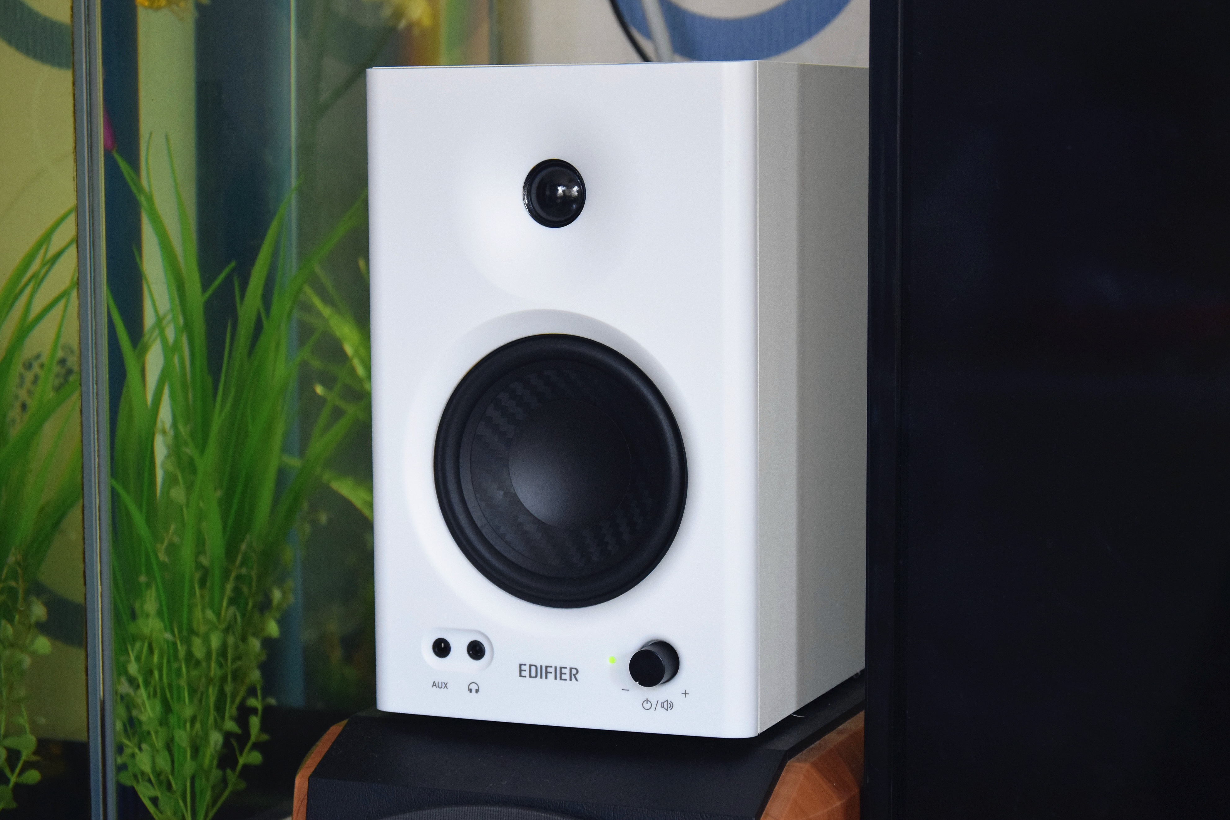 声价比炸裂的监听音响!漫步者桌面电脑有源音箱mr4评测