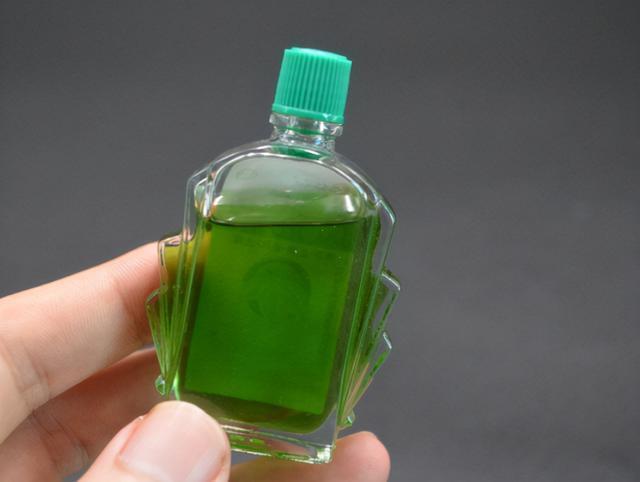 女性睡前,将风油精滴进肚脐内,一段时间后,身体会有哪些变化