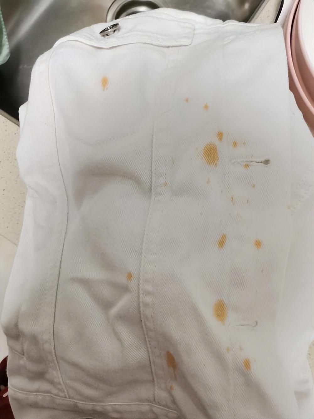 衣服上的油污很难清洗,教你们几个小妙招,衣服瞬间换新颜!