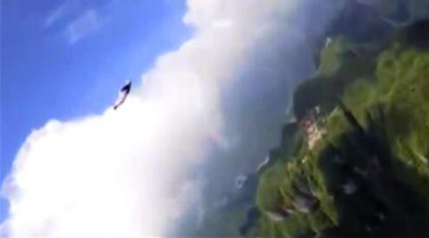 更多细节公布!失联女翼装飞行员遗体找到 善后正在进行