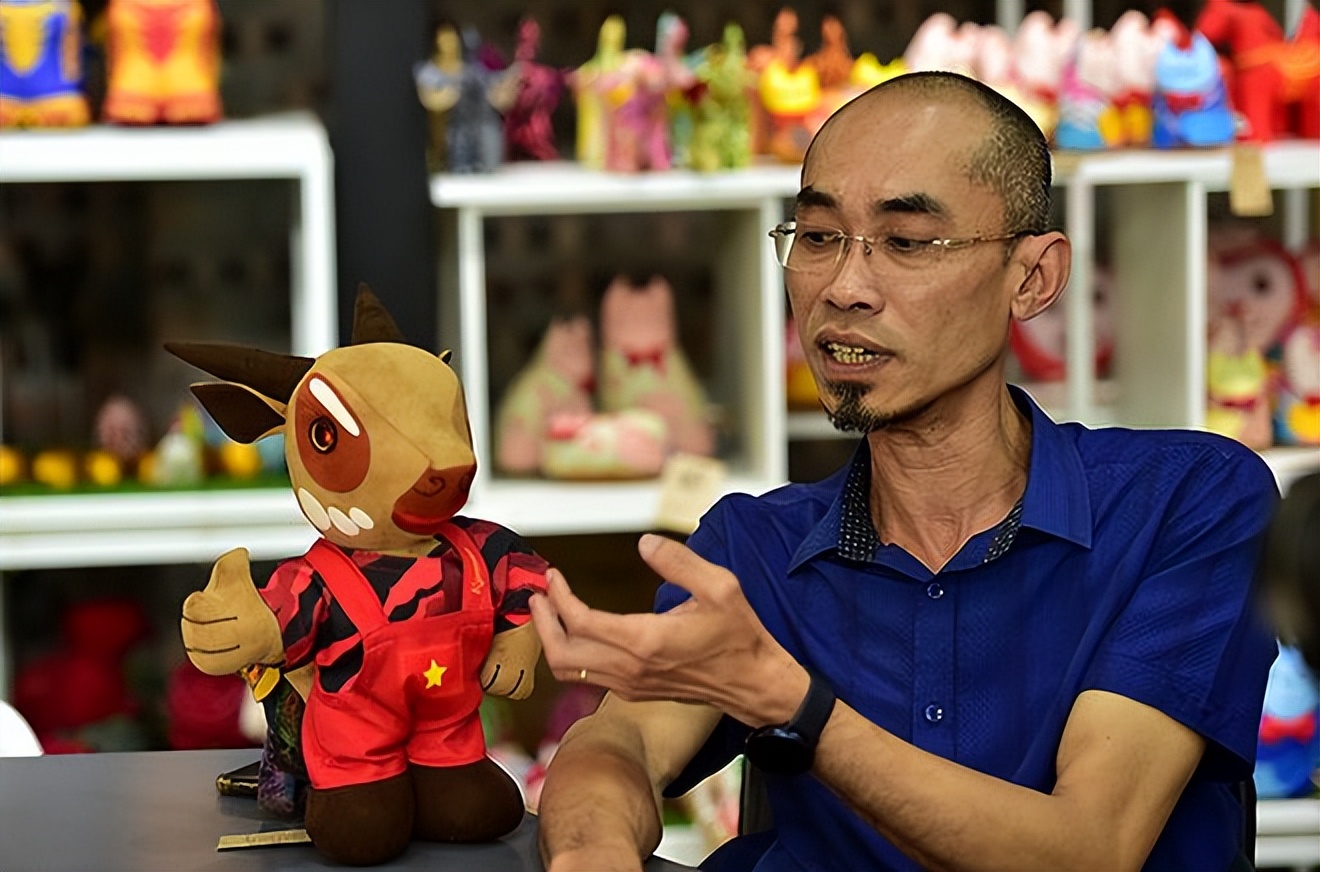 越南首都河内市准备好举办东南亚运动会,吉祥物身着越南传统服装