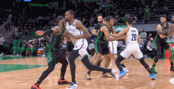 塔图姆50分封神!迎着阿杜命中关键球,一英战三吕布真刺激